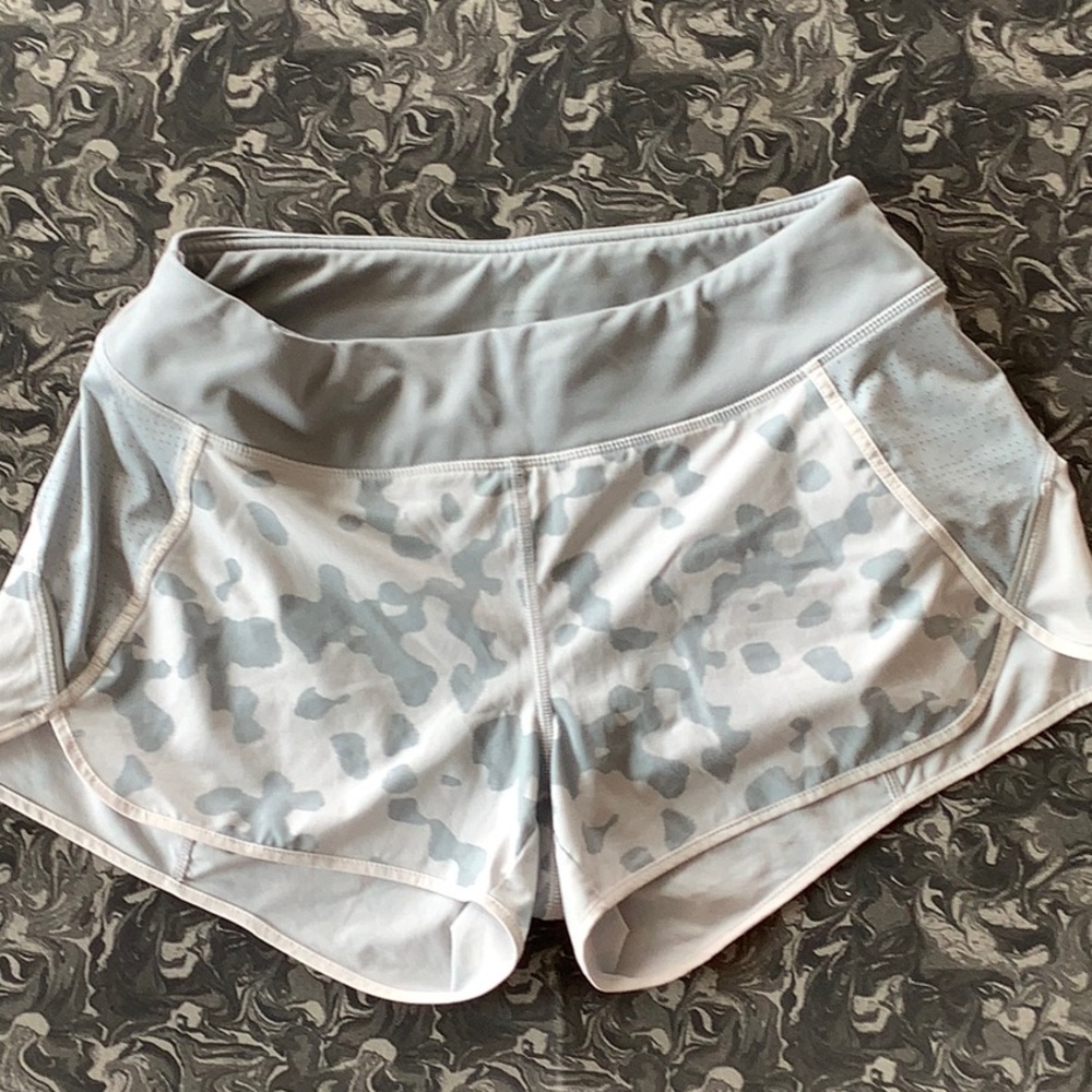 Athleta Printed White & Grey Running Shorts